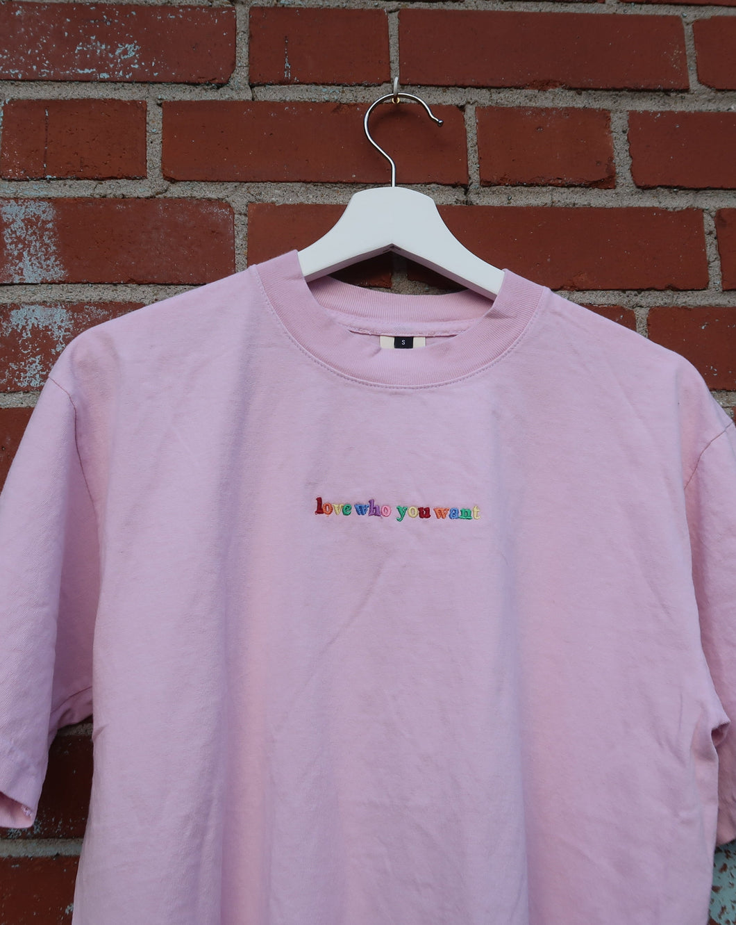 LOVE WHO YOU WANT heavy tee (LIGHT PINK)